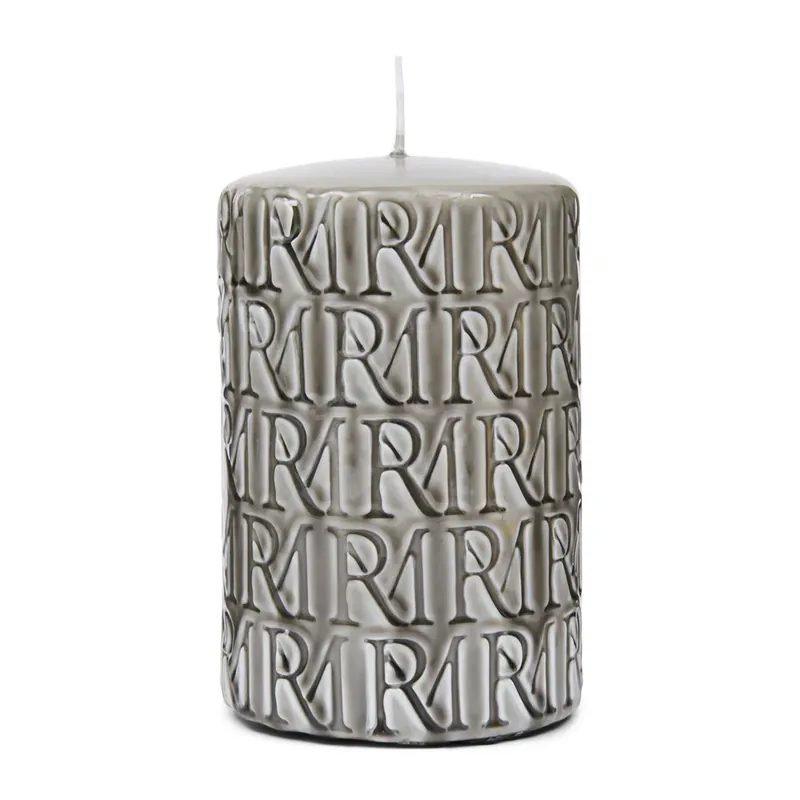 Kerze Beige Paraffin mit geprägtem Monogramm L – Monogram | Rivièra Maison Markenprodukt