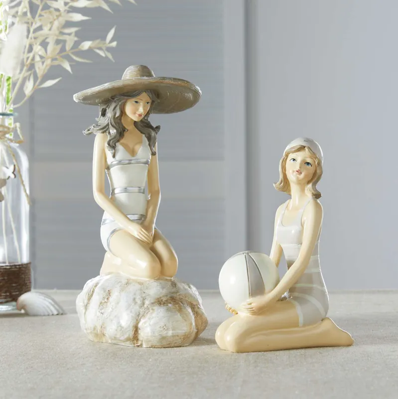 Top-Seller Figur "Stranddame auf Fels"