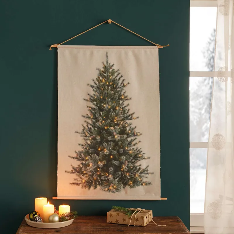 Begrenztes Angebot LED-Wanddeko "Christbaum"