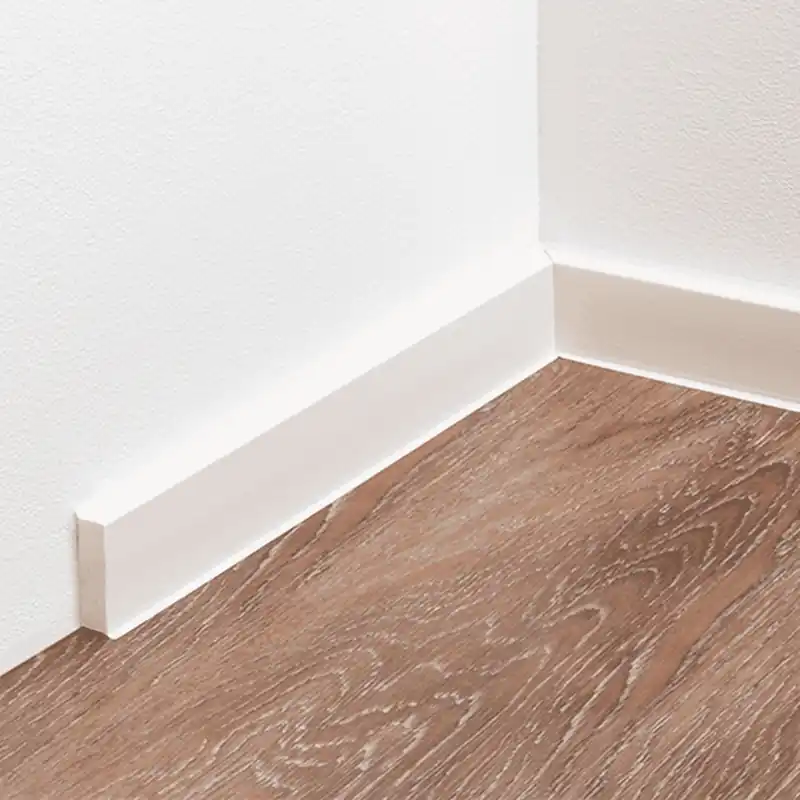 Innenwinkel Sockelleiste Savona weiß 40 x 13 mm durchgefärbte Weichlippe Direktkauf