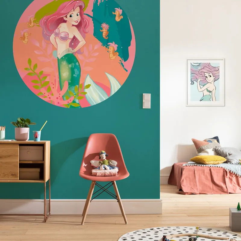 Bestpreis Komar Fototapete Disney Dot Arielle Happy Coral 125 x 125 cm Vlies Selbstklebend Seepferdchen