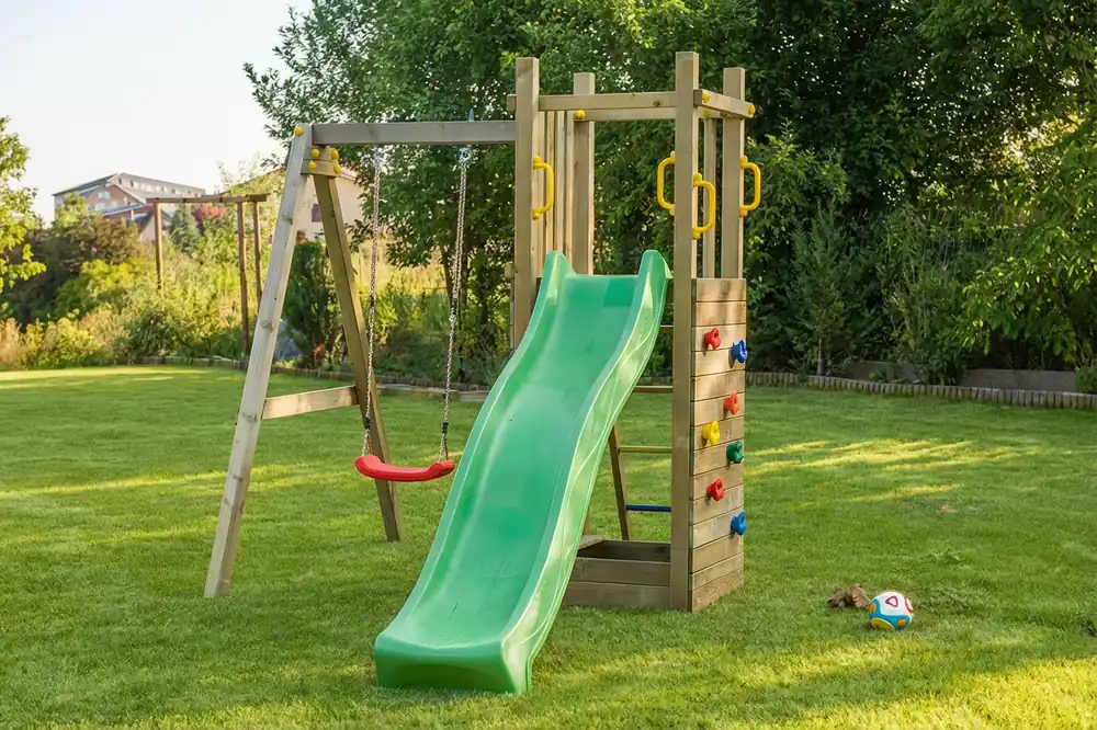 Kinderspielturm Funny 3 KDI - mit Sandkasten und Schaukel Beliebt